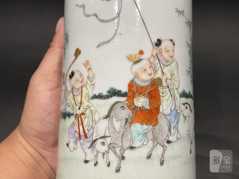 民国 粉彩麟趾呈祥帽筒一对 - 图18